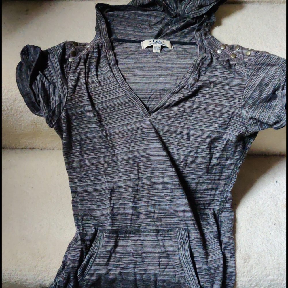 L.E.I hooded t shirt
